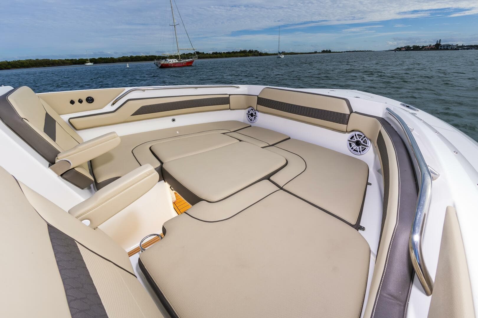 2020 Pursuit DC 365 Dual Console — photo 48