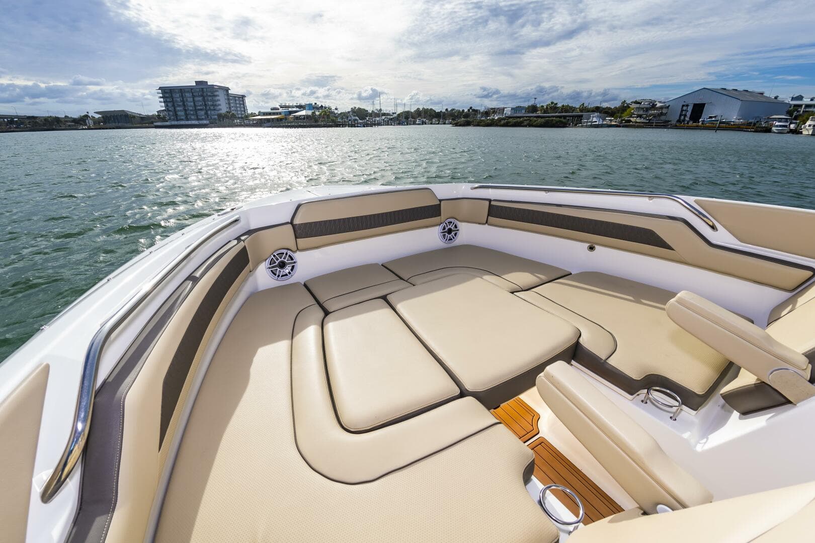 2020 Pursuit DC 365 Dual Console — photo 47