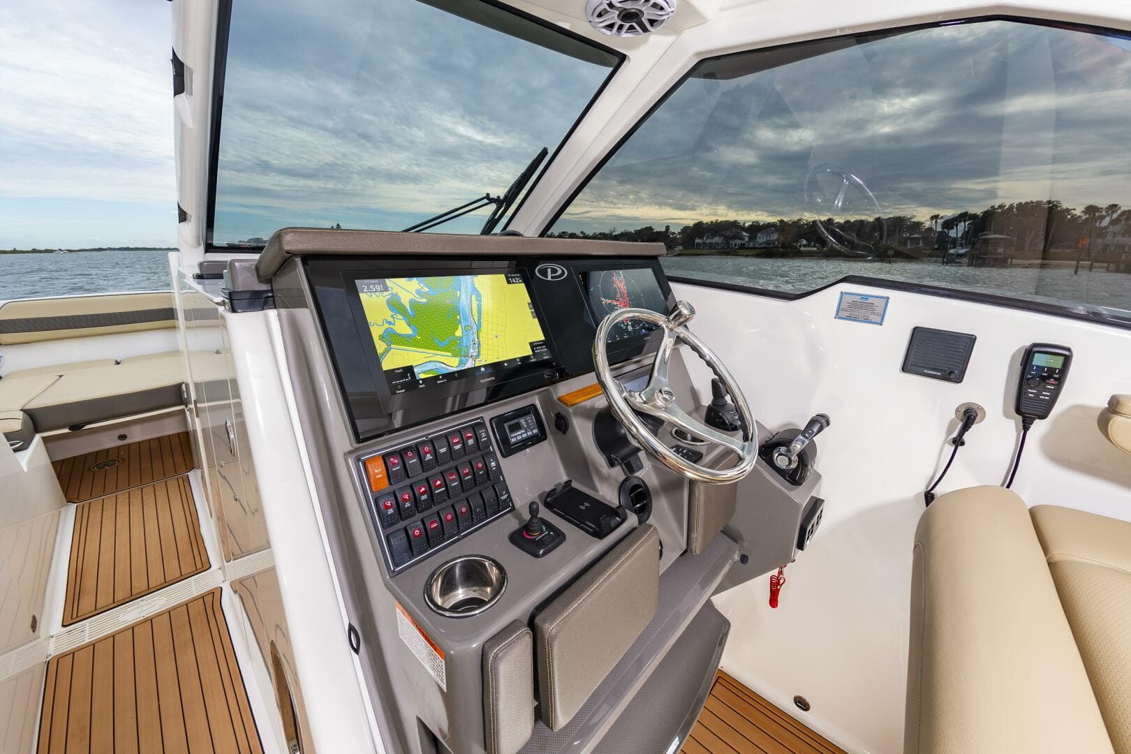 2020 Pursuit DC 365 Dual Console — photo 26