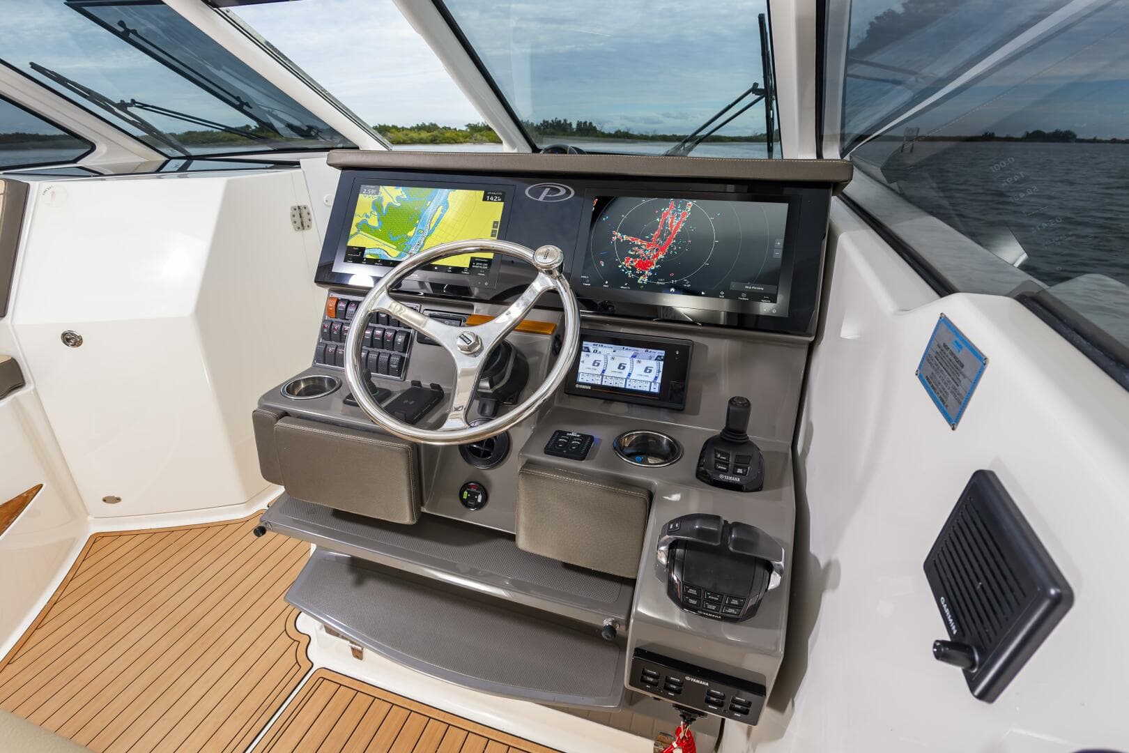 2020 Pursuit DC 365 Dual Console — photo 27