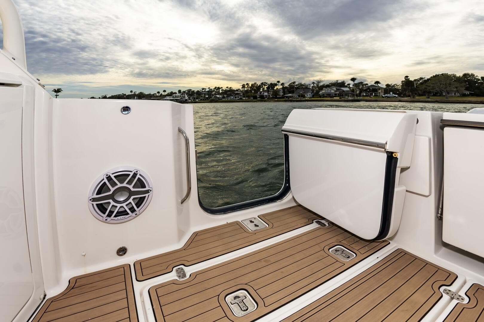 2020 Pursuit DC 365 Dual Console — photo 15