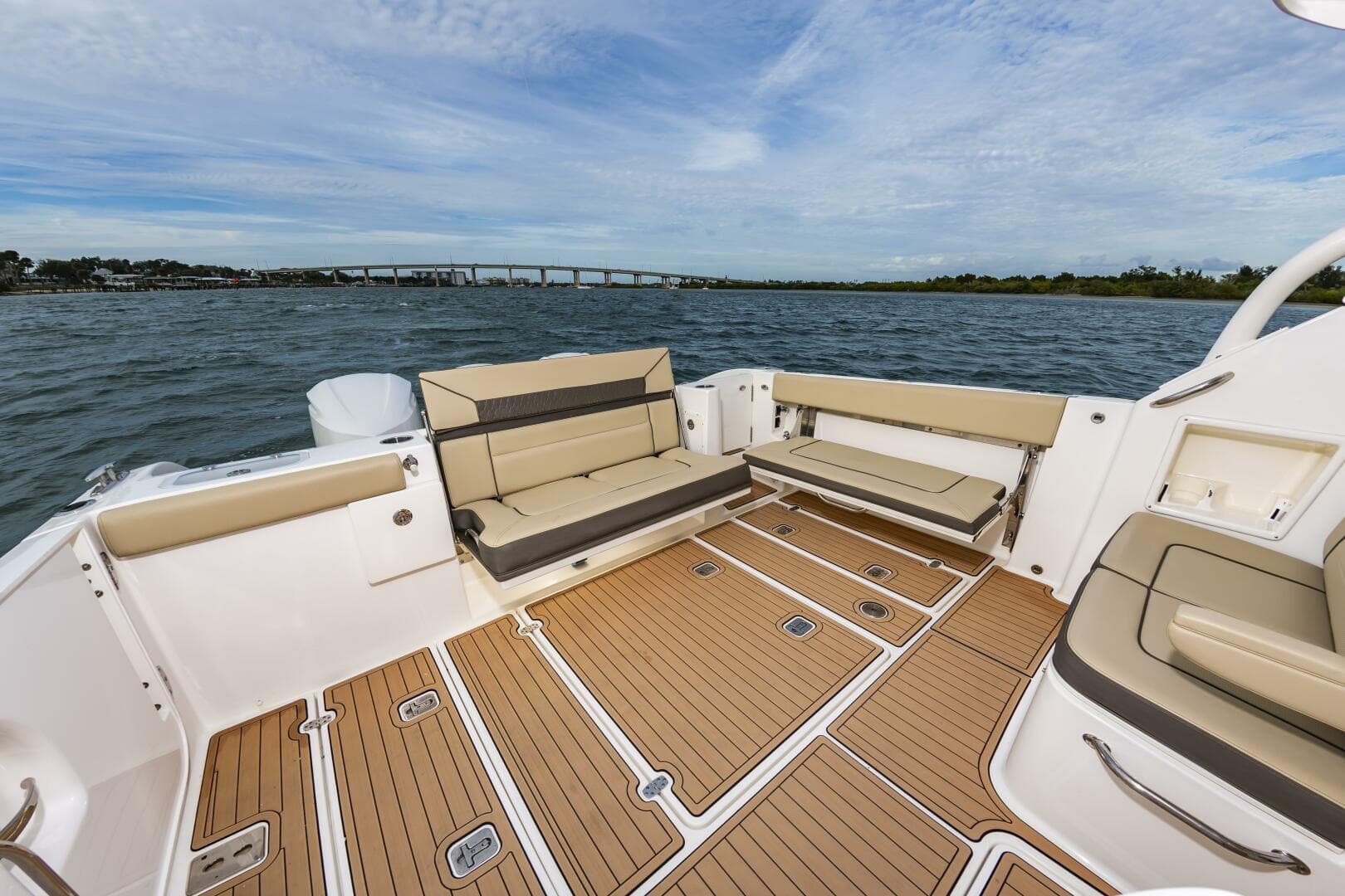 2020 Pursuit DC 365 Dual Console — photo 17