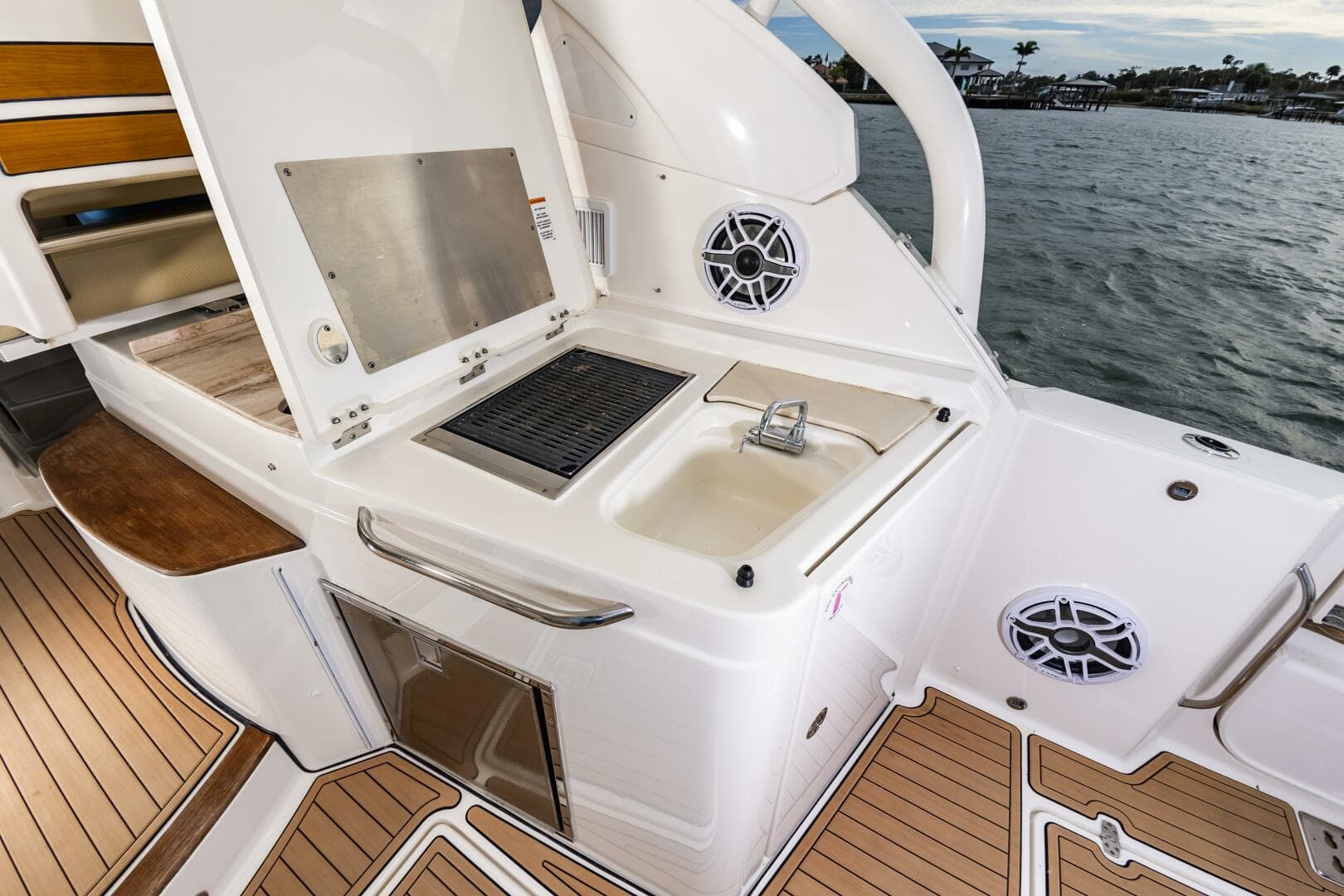 2020 Pursuit DC 365 Dual Console — photo 20