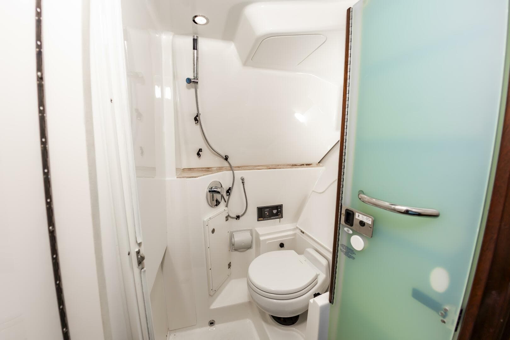 2020 Pursuit DC 365 Dual Console — photo 44