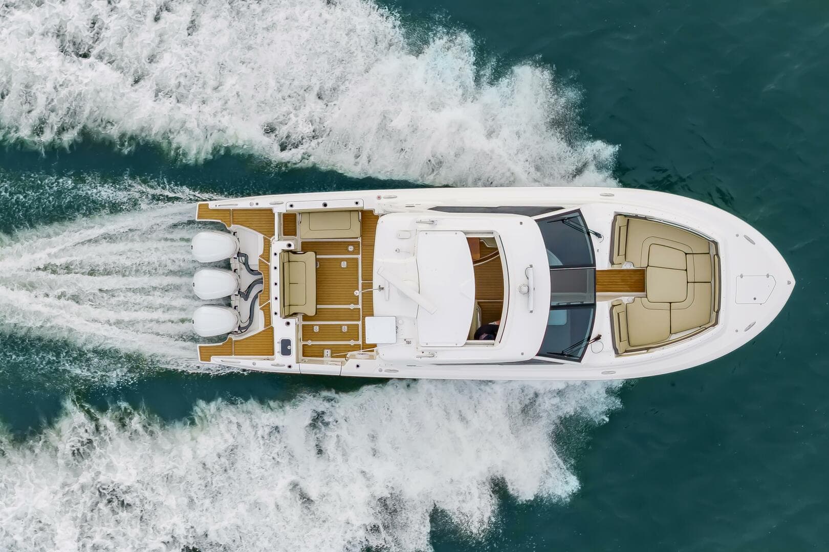 2020 Pursuit DC 365 Dual Console — photo 2