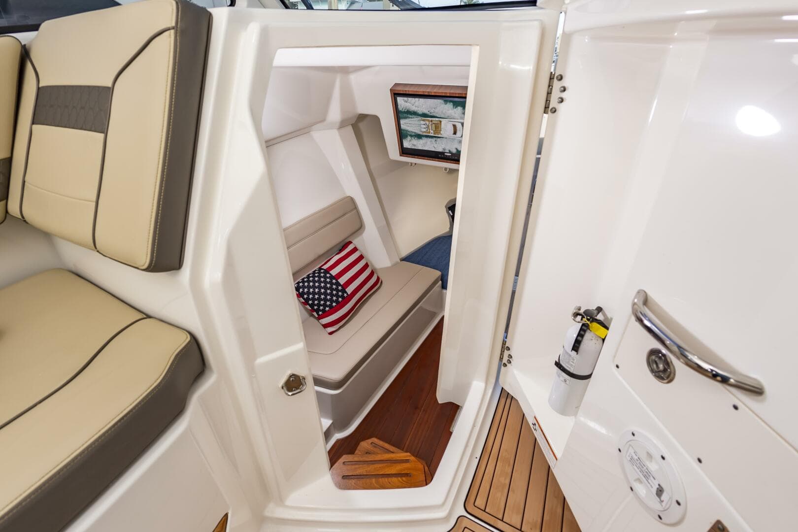 2020 Pursuit DC 365 Dual Console — photo 29