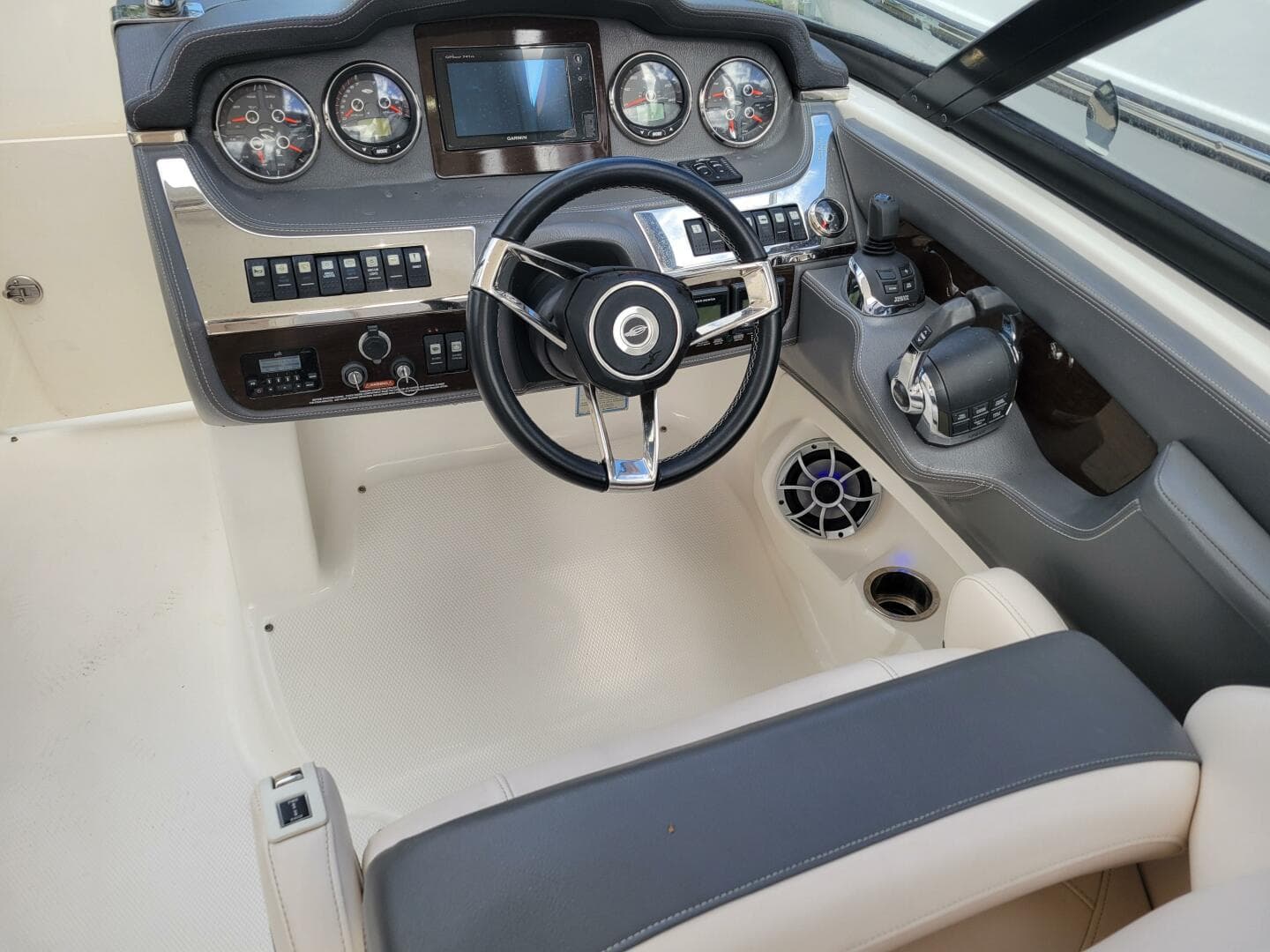 2017 Chaparral 307 Ssx — photo 12