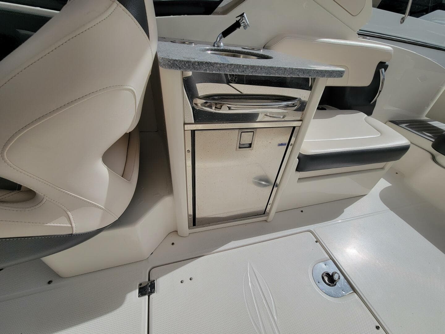 2017 Chaparral 307 Ssx — photo 18