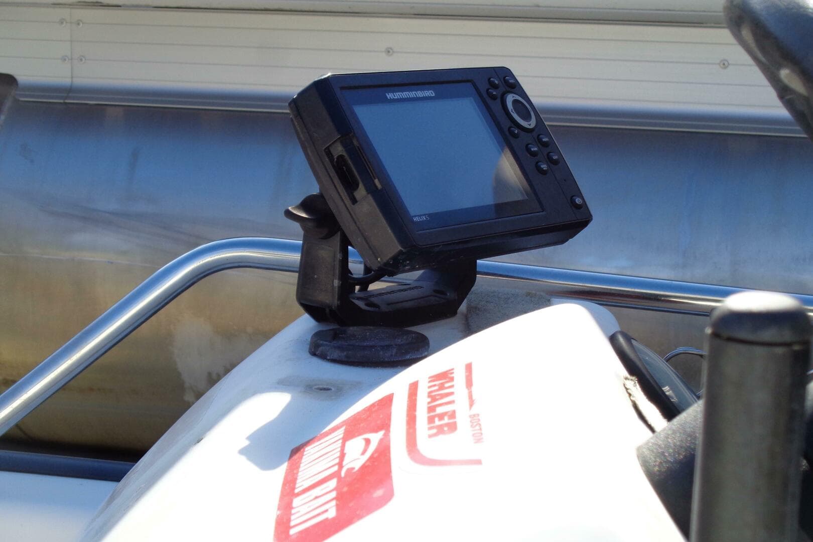 2001 Boston Whaler Sport — photo 16