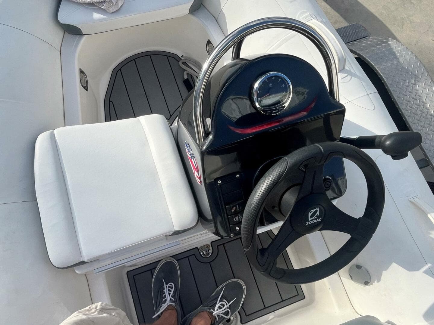 2024 Zodiac Yachtline 360 — photo 10