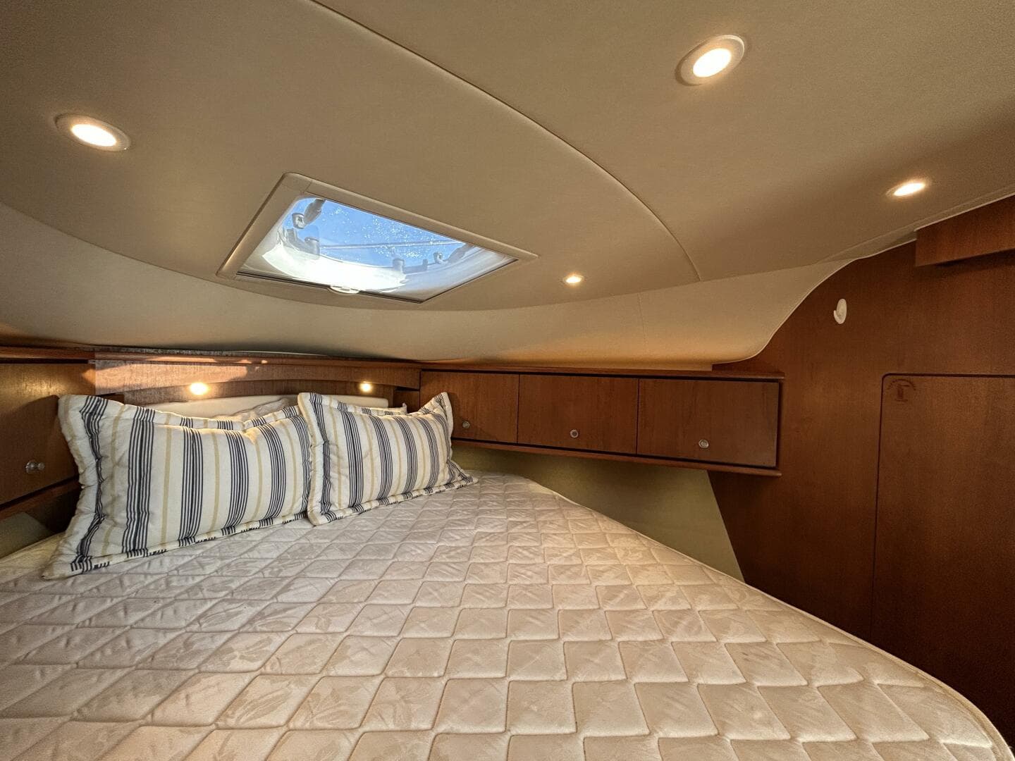 2008 Tiara Yachts 3900 Sovran — photo 19