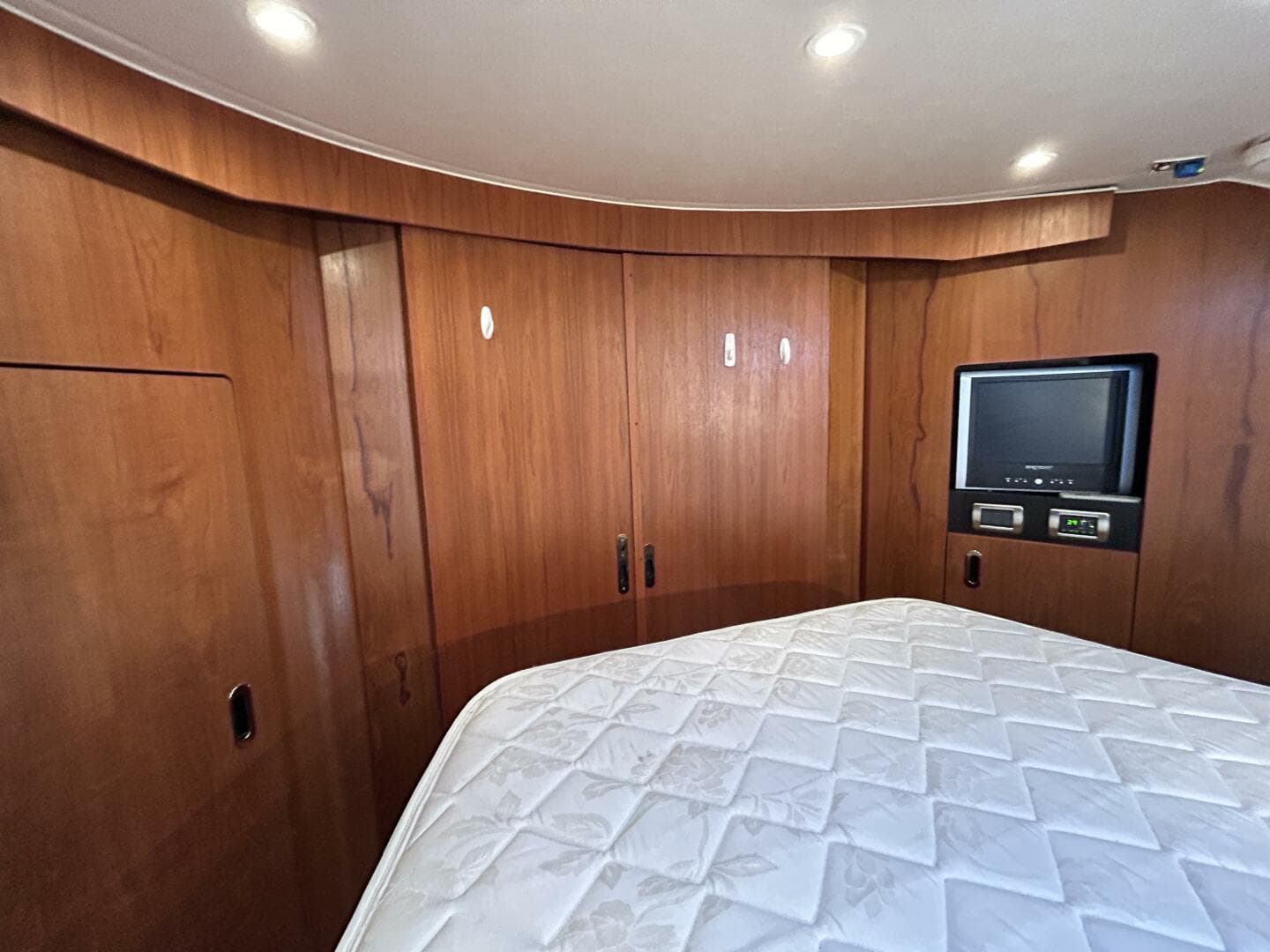 2008 Tiara Yachts 3900 Sovran — photo 20