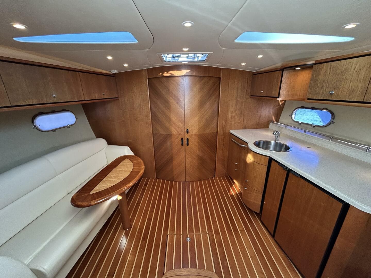 2008 Tiara Yachts 3900 Sovran — photo 10