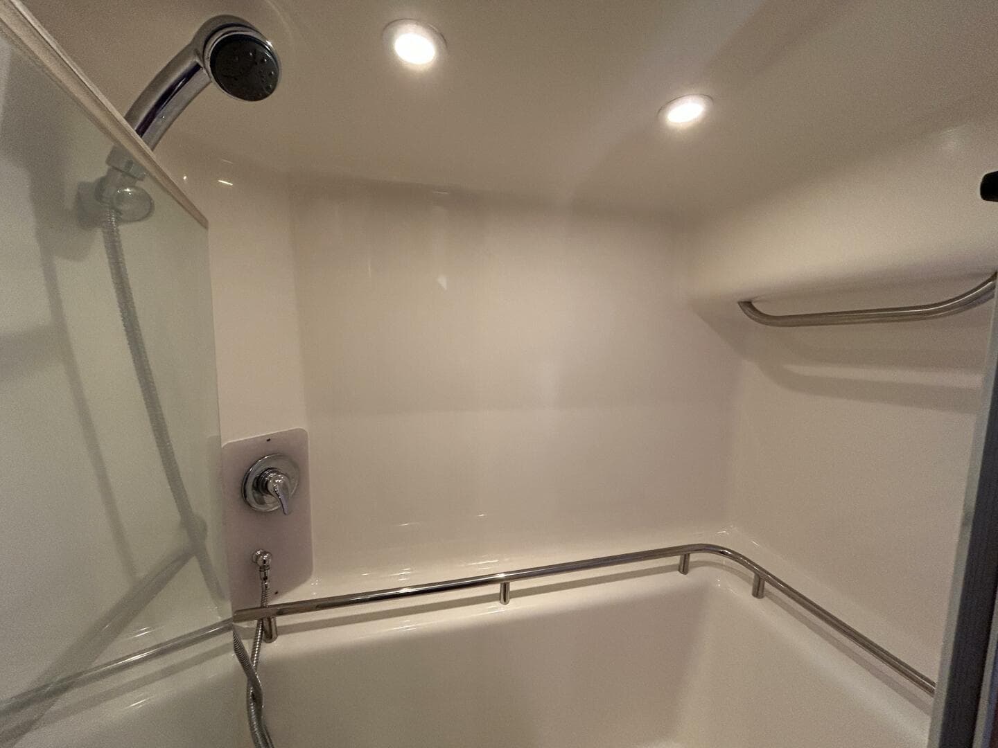 2008 Tiara Yachts 3900 Sovran — photo 22