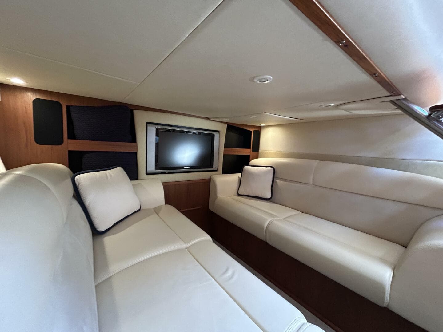 2008 Tiara Yachts 3900 Sovran — photo 16