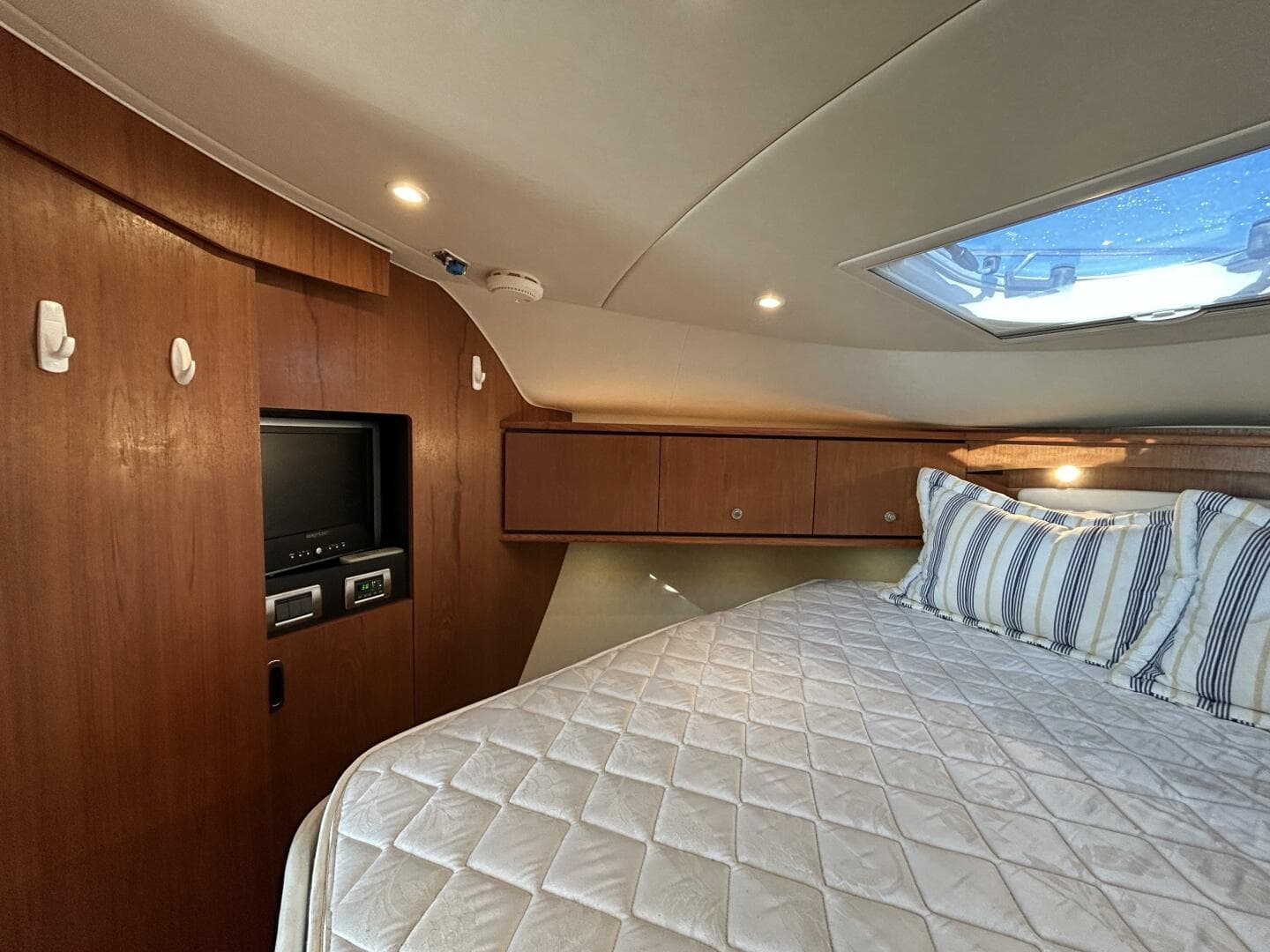 2008 Tiara Yachts 3900 Sovran — photo 18