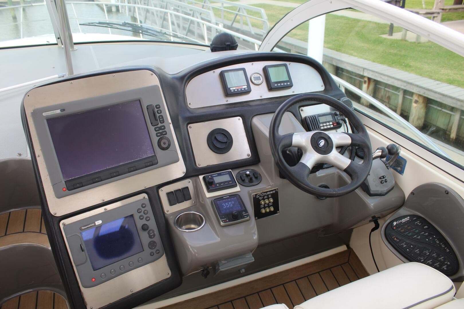 2007 Cruisers Yachts 420 Express — photo 11