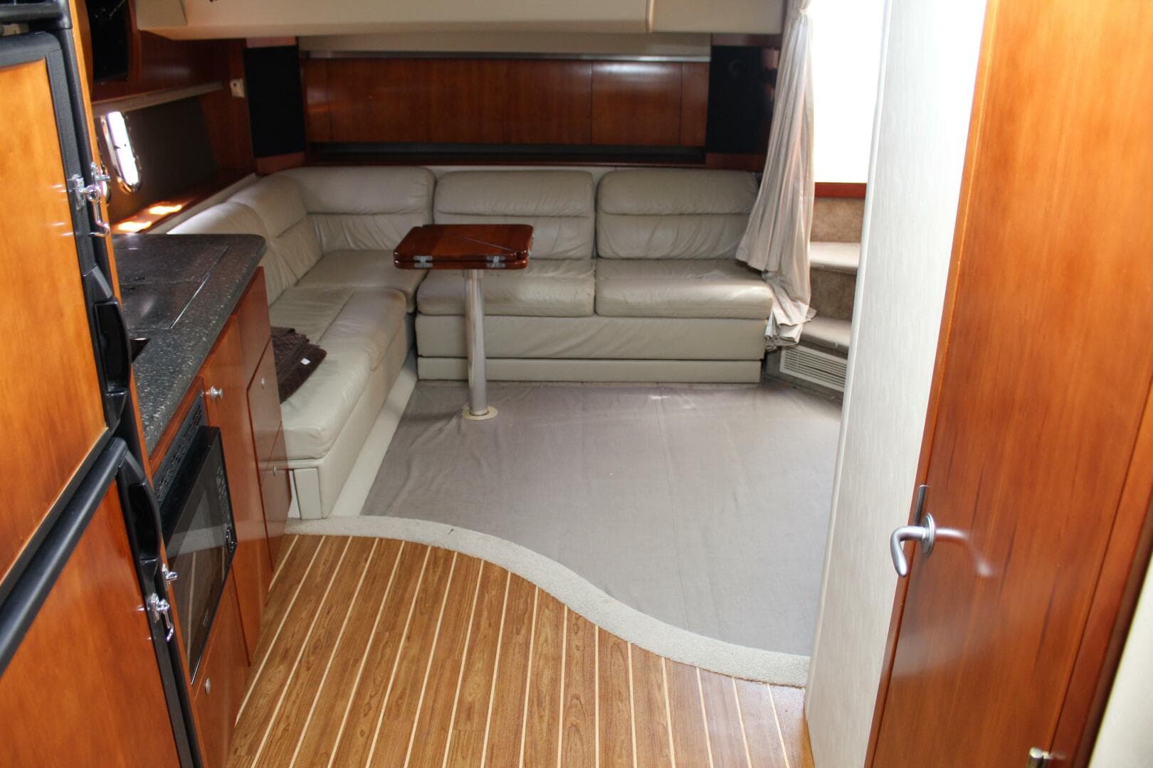 2007 Cruisers Yachts 420 Express — photo 16