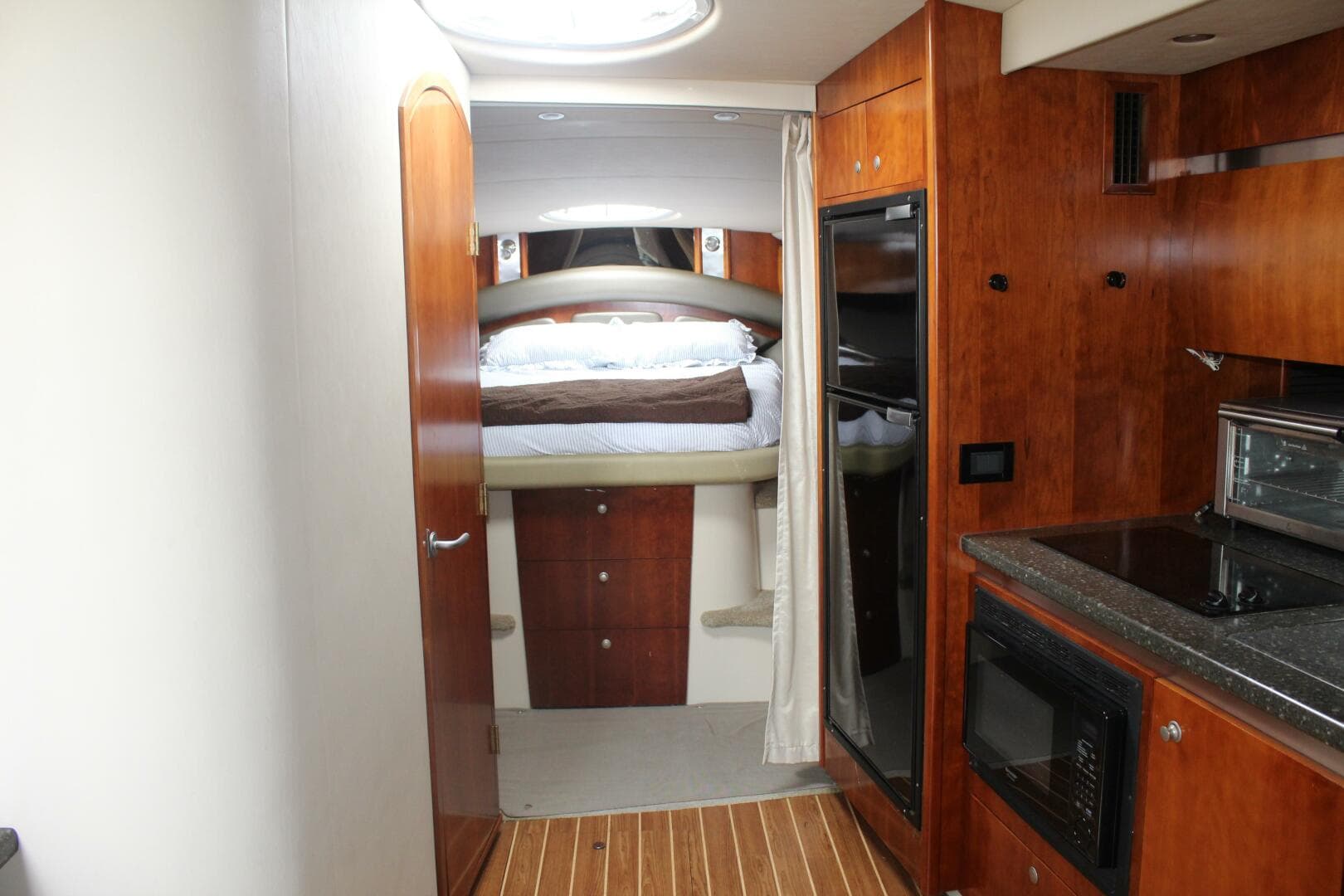 2007 Cruisers Yachts 420 Express — photo 29