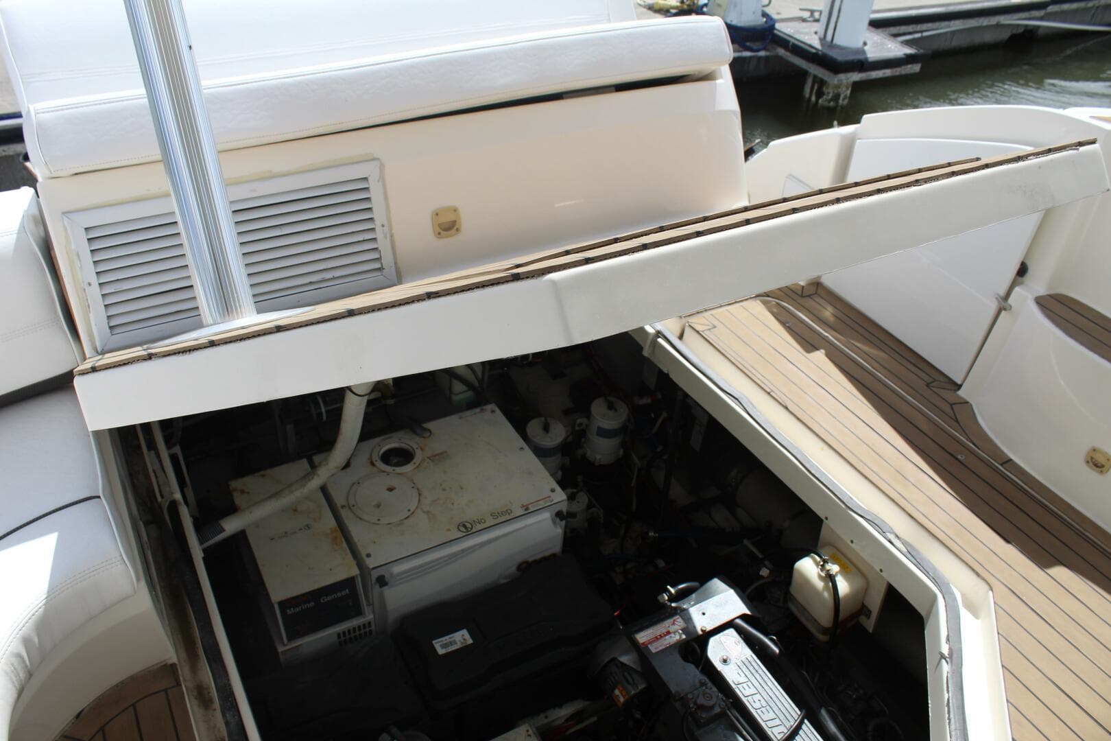 2007 Cruisers Yachts 420 Express — photo 37