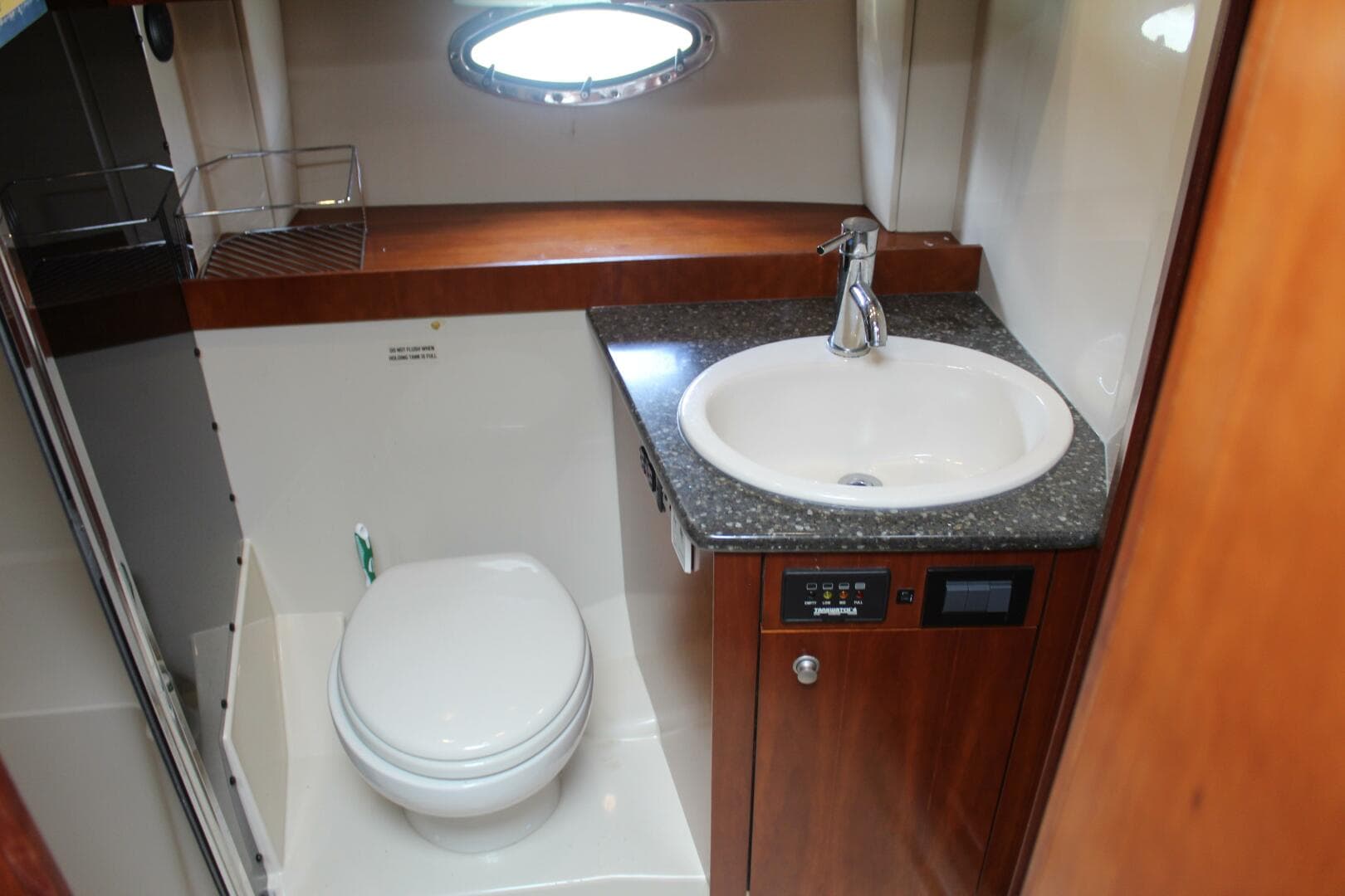 2007 Cruisers Yachts 420 Express — photo 31
