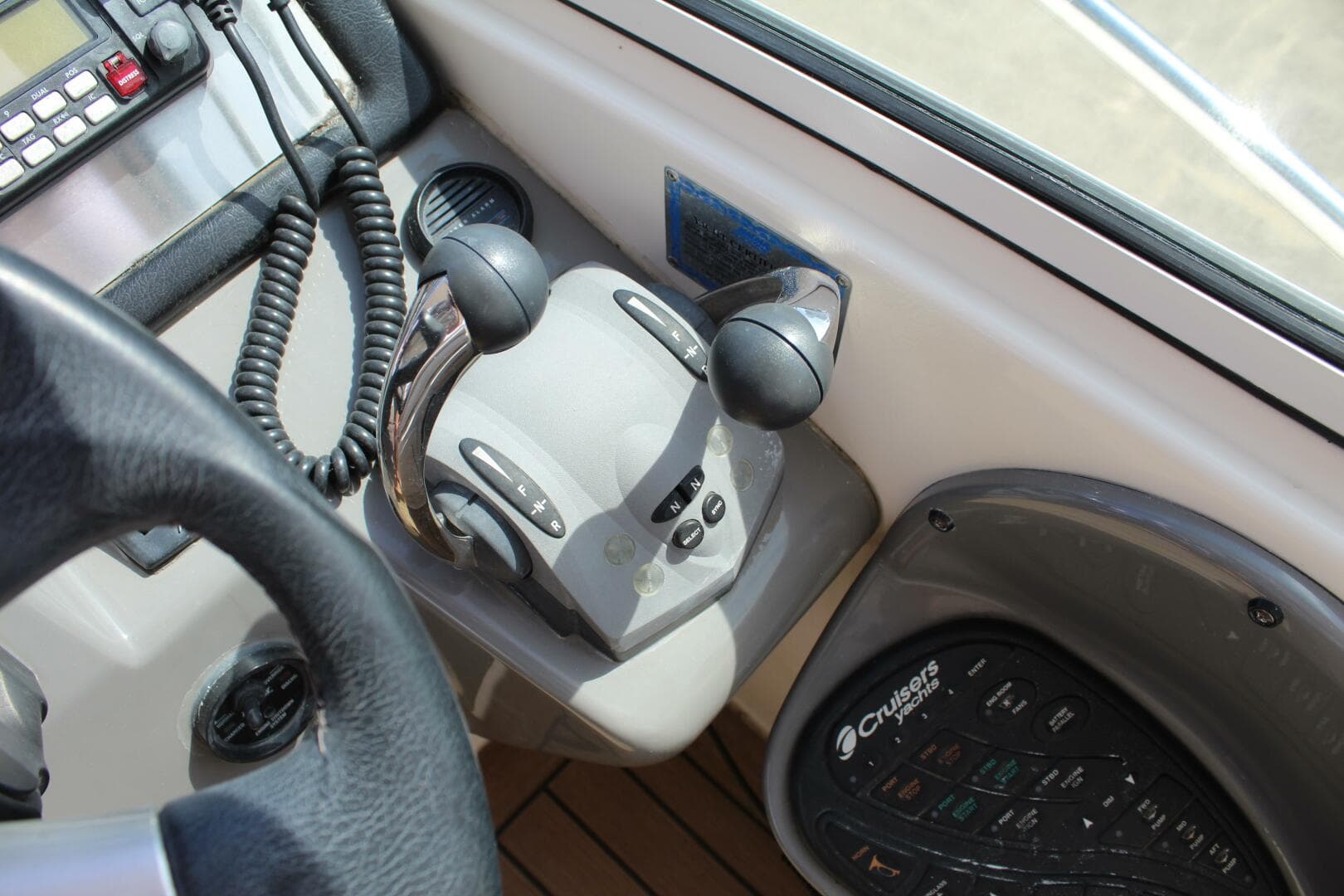 2007 Cruisers Yachts 420 Express — photo 9