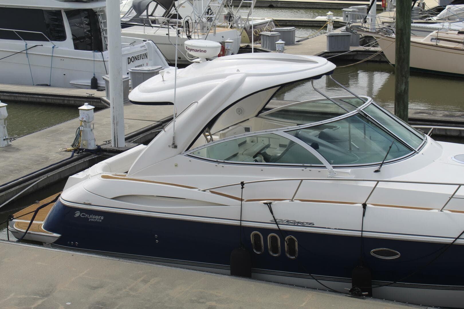2007 Cruisers Yachts 420 Express — photo 6