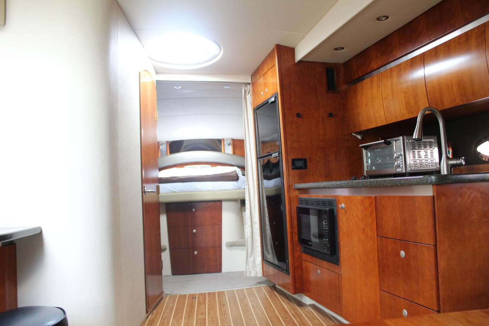 2007 Cruisers Yachts 420 Express — photo 25