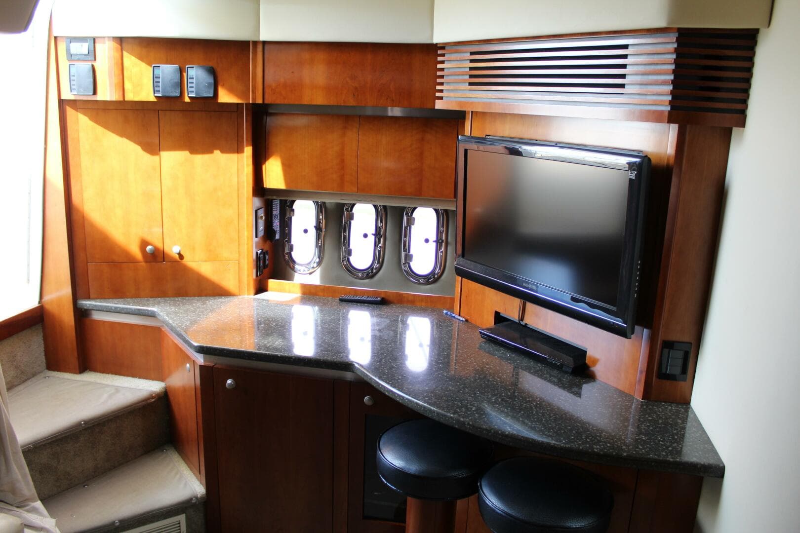 2007 Cruisers Yachts 420 Express — photo 23