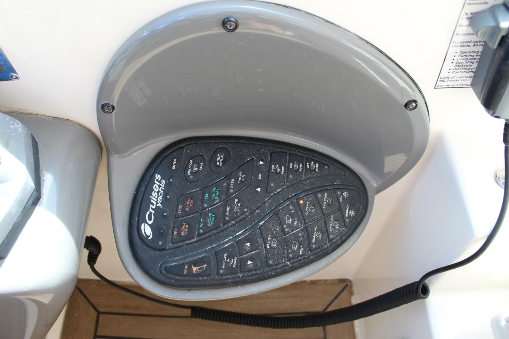 2007 Cruisers Yachts 420 Express — photo 8