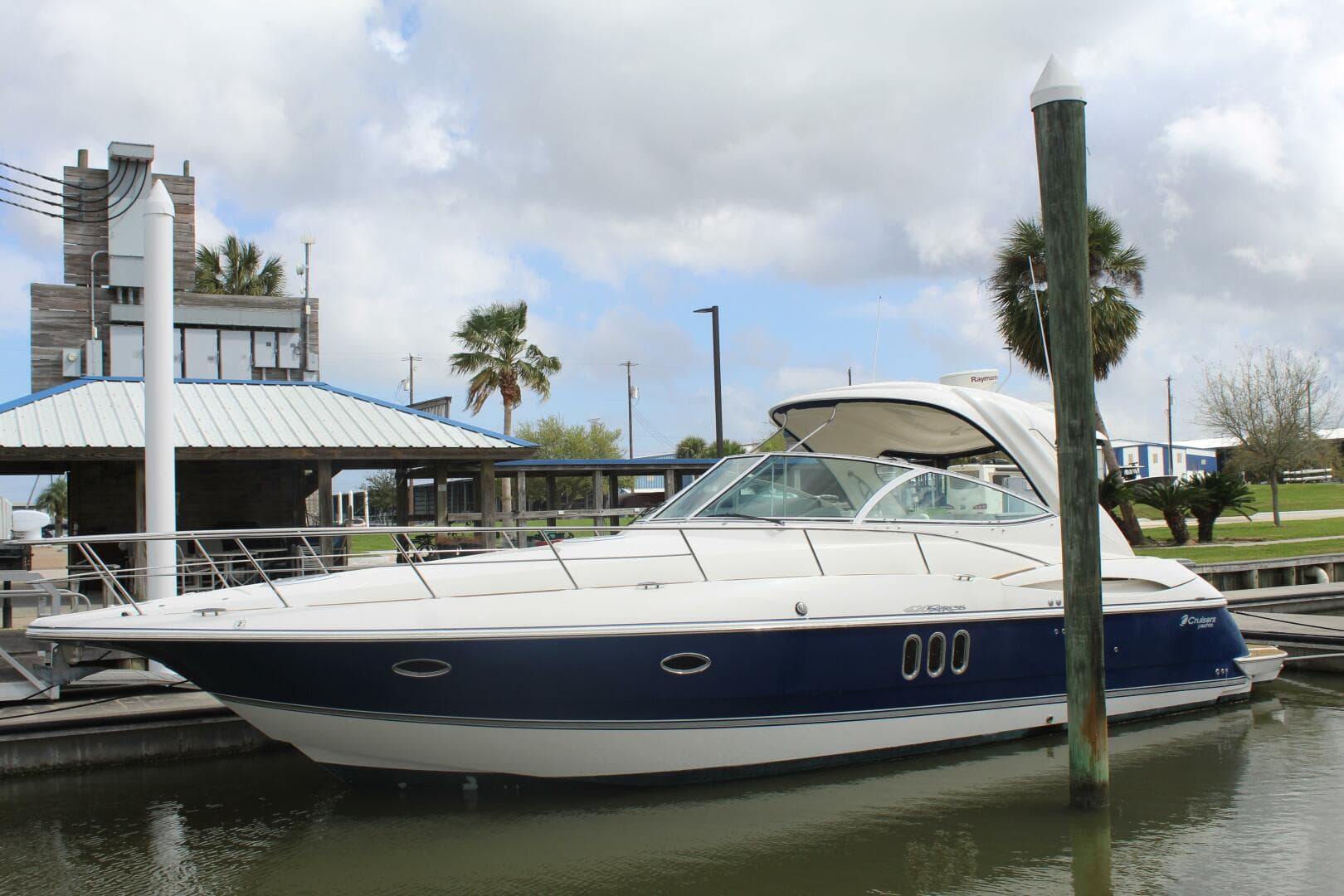 2007 Cruisers Yachts 420 Express — photo 2