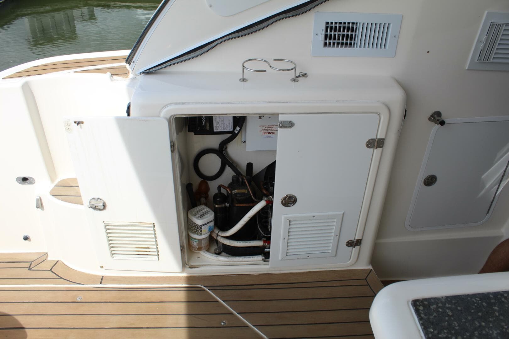 2007 Cruisers Yachts 420 Express — photo 12