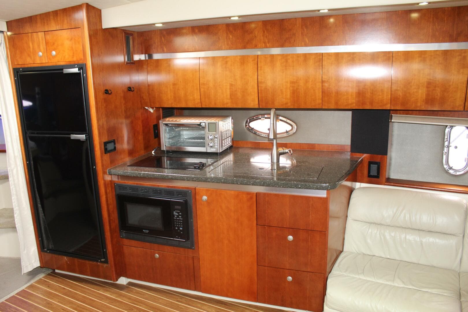 2007 Cruisers Yachts 420 Express — photo 24