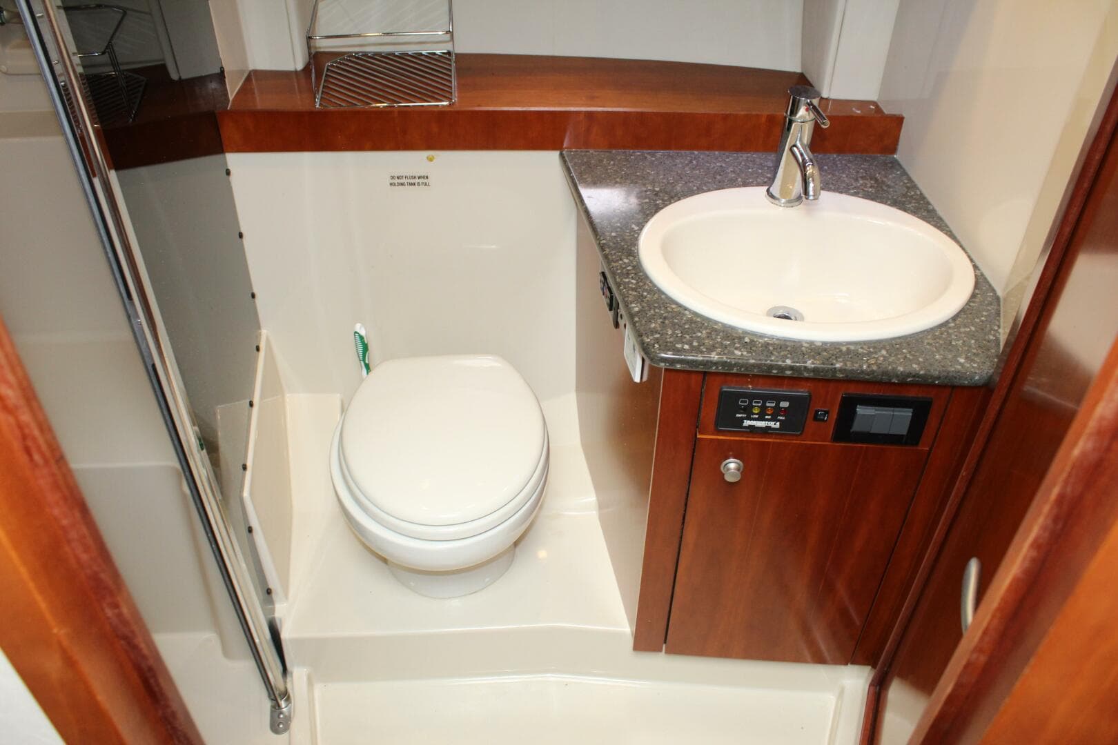 2007 Cruisers Yachts 420 Express — photo 29