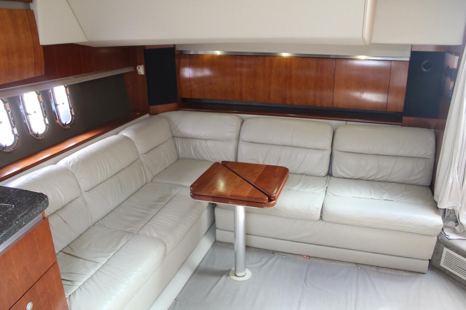 2007 Cruisers Yachts 420 Express — photo 22