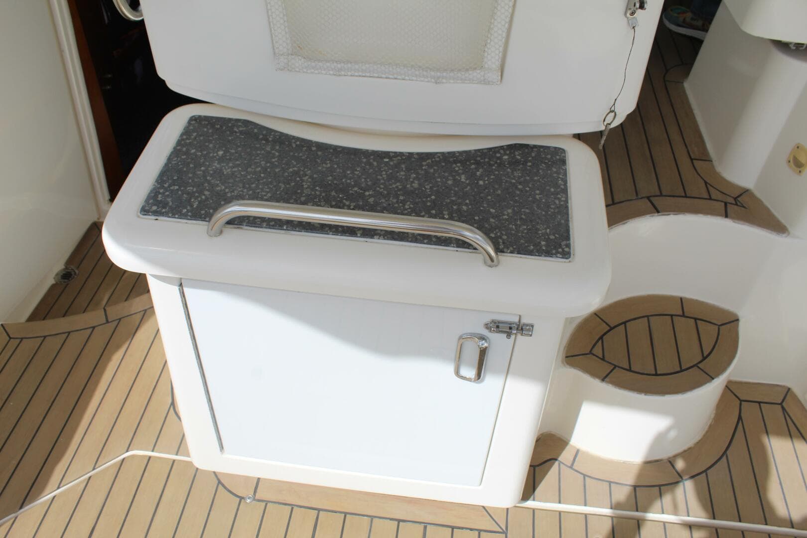 2007 Cruisers Yachts 420 Express — photo 18