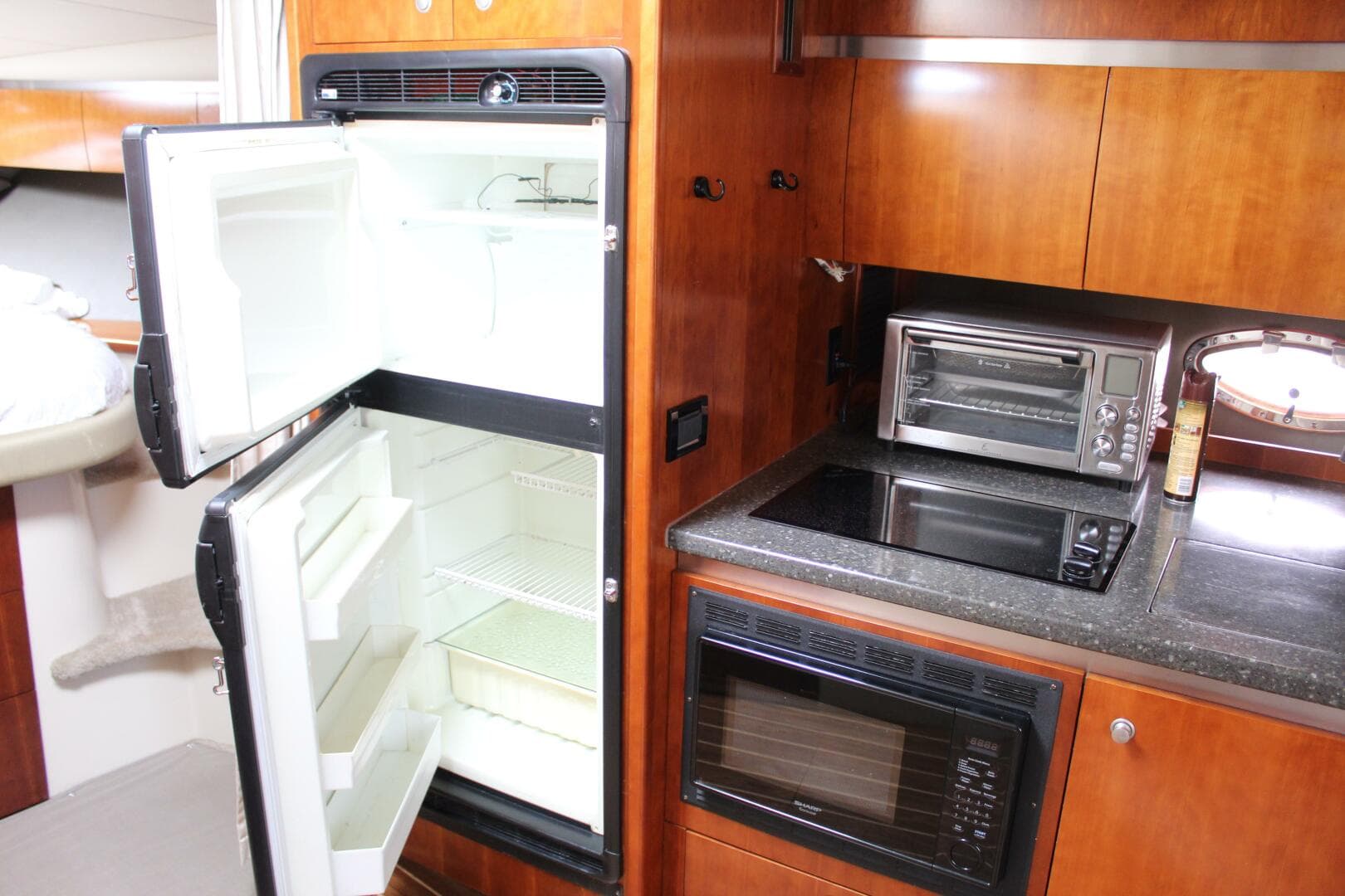 2007 Cruisers Yachts 420 Express — photo 25