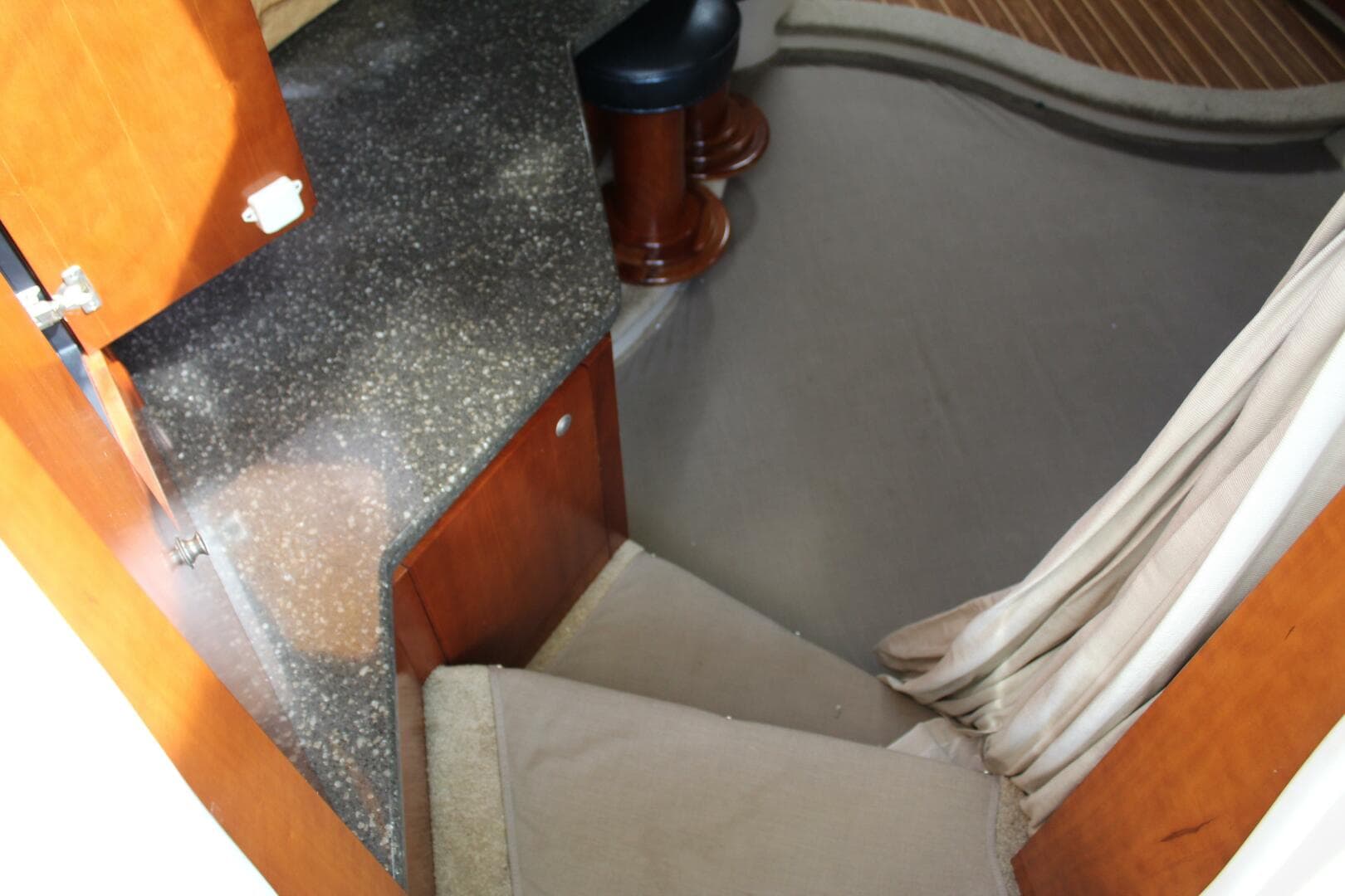 2007 Cruisers Yachts 420 Express — photo 27