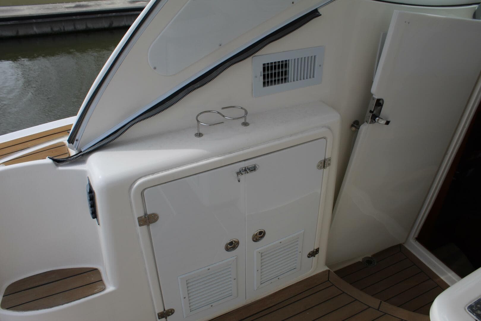 2007 Cruisers Yachts 420 Express — photo 19
