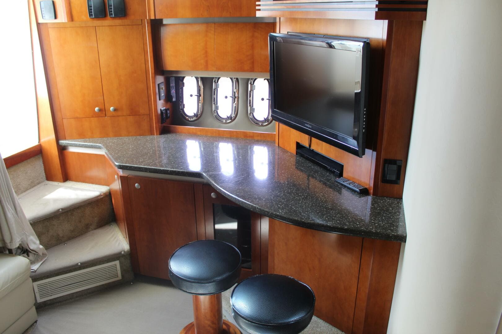 2007 Cruisers Yachts 420 Express — photo 23