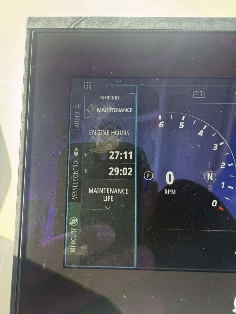 2025 Yellowfin 26 Hybrid — photo 13