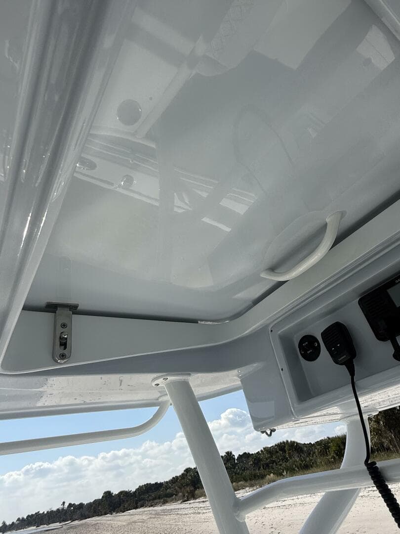 2025 Yellowfin 26 Hybrid — photo 16