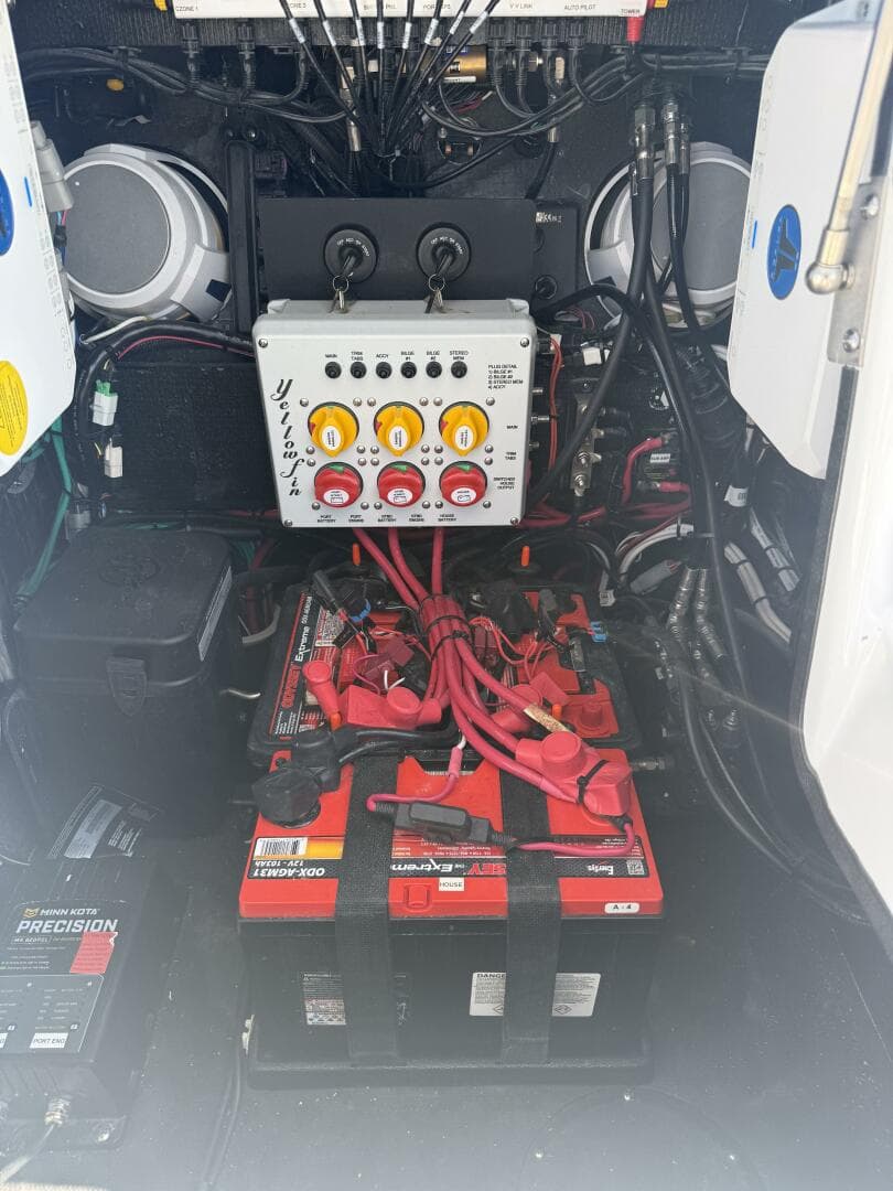 2025 Yellowfin 26 Hybrid — photo 9