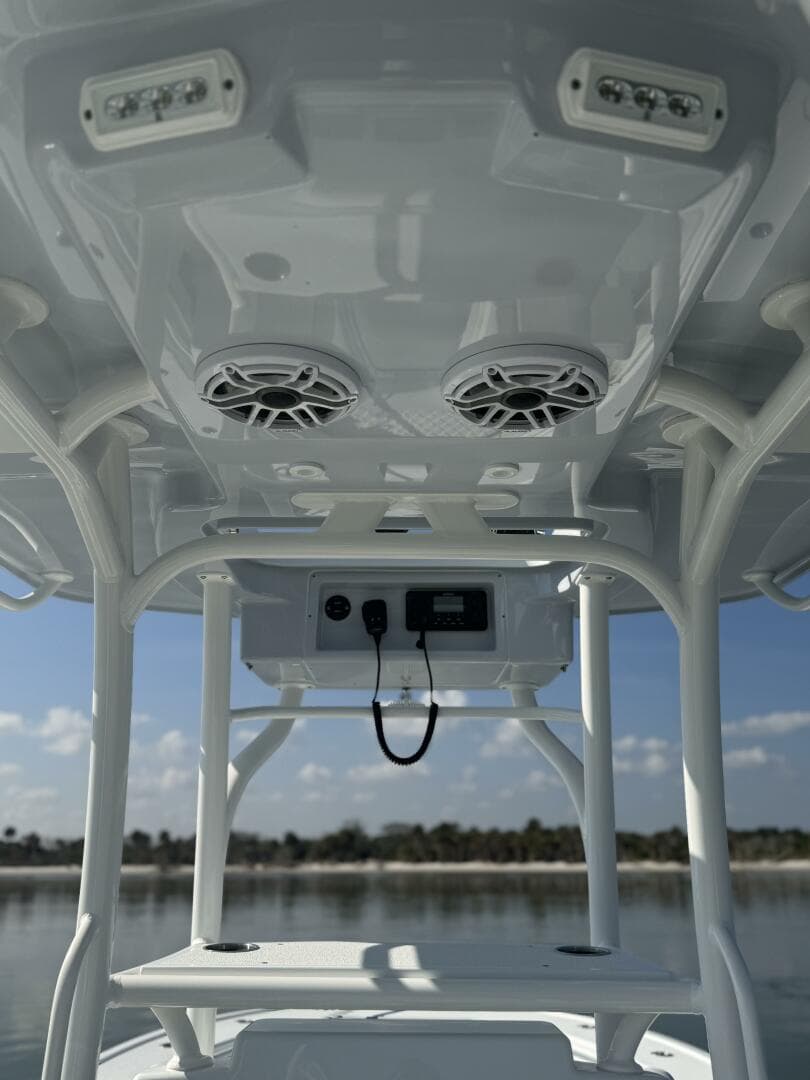 2025 Yellowfin 26 Hybrid — photo 15