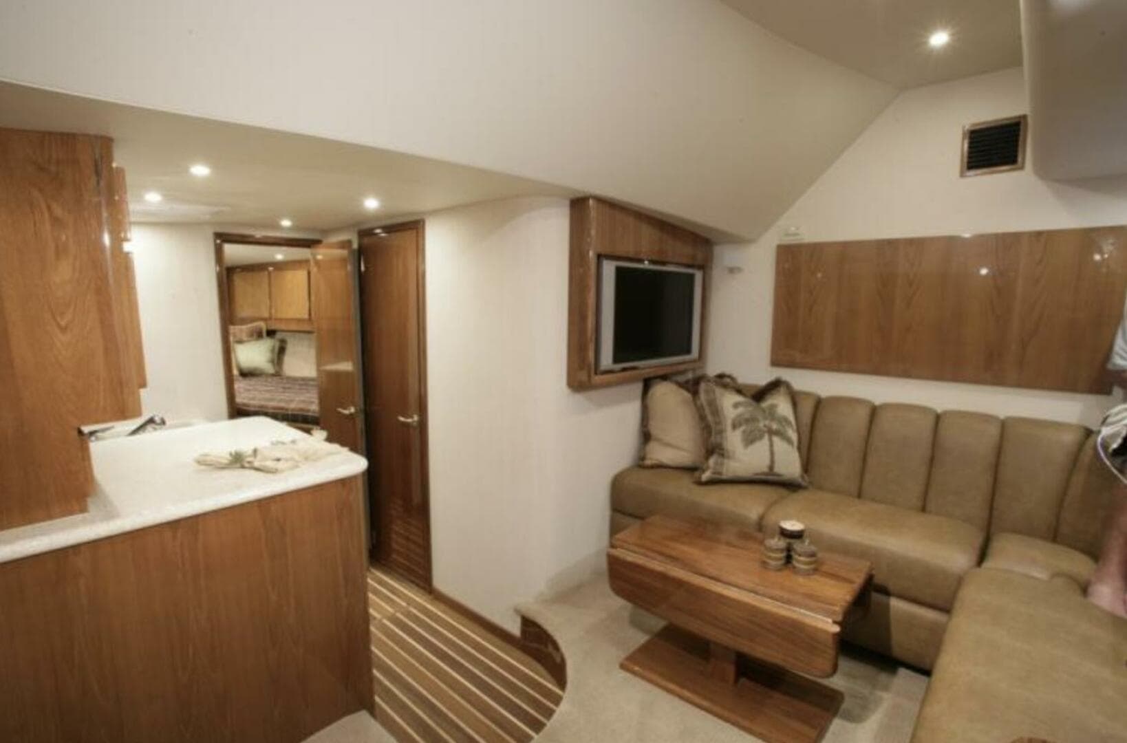 2027 Buddy Davis Davis 48 Express — photo 5