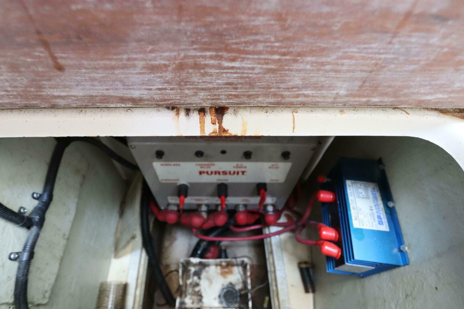 2000 Pursuit 3000 Express — photo 34