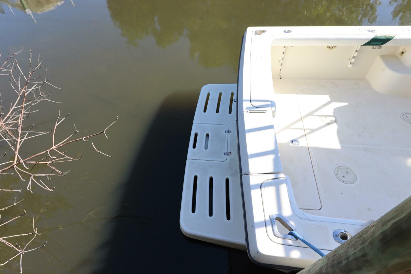 2000 Pursuit 3000 Express — photo 11