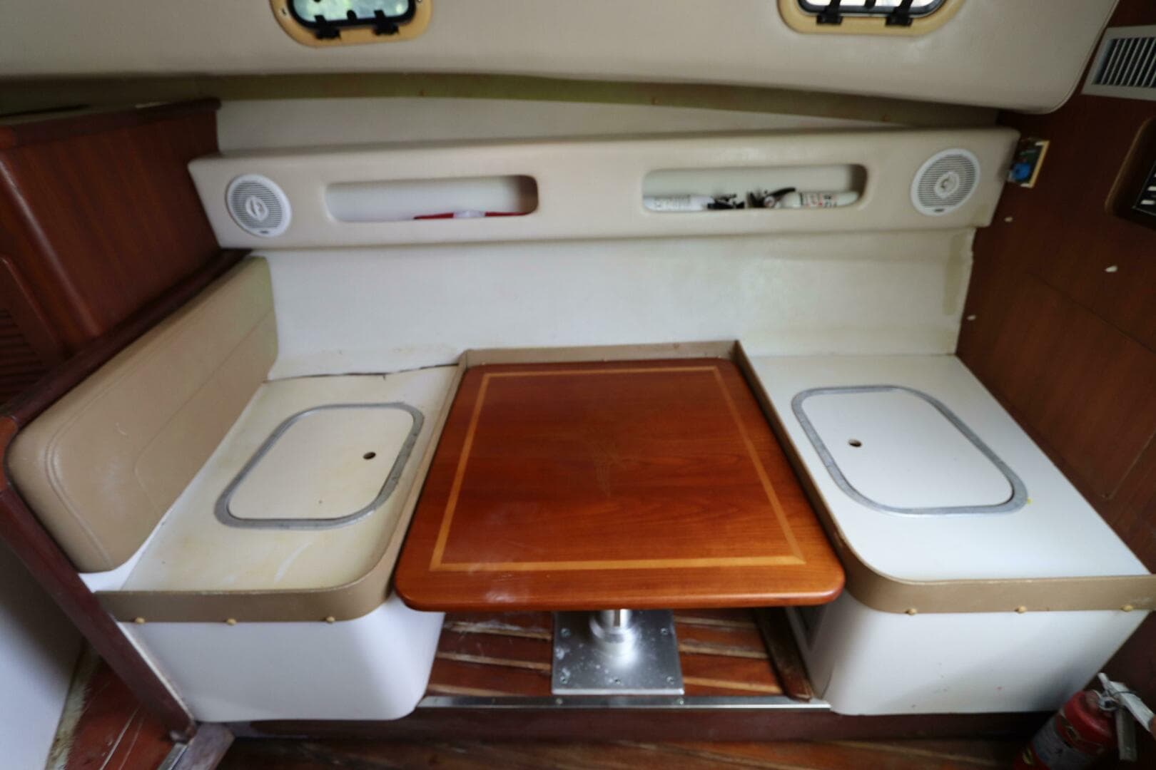 2000 Pursuit 3000 Express — photo 27