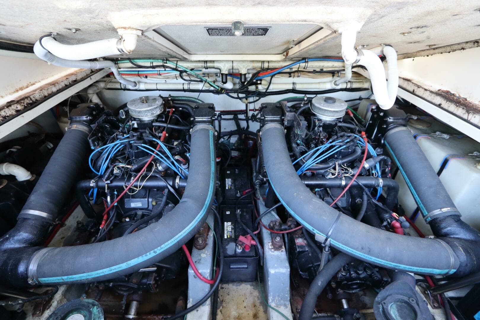 2000 Pursuit 3000 Express — photo 33