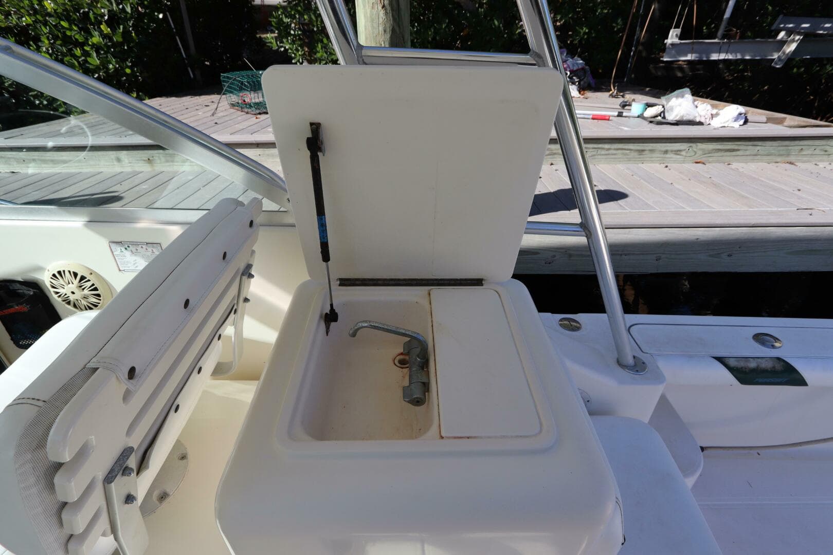 2000 Pursuit 3000 Express — photo 18